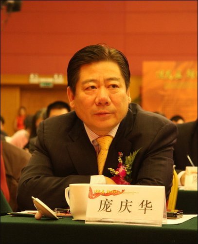 汽車經(jīng)銷商擴(kuò)充實(shí)力 多模式競爭格局隱現(xiàn)