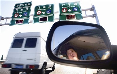 北京:西南五環(huán)試裝顯示實時車速的顯示屏